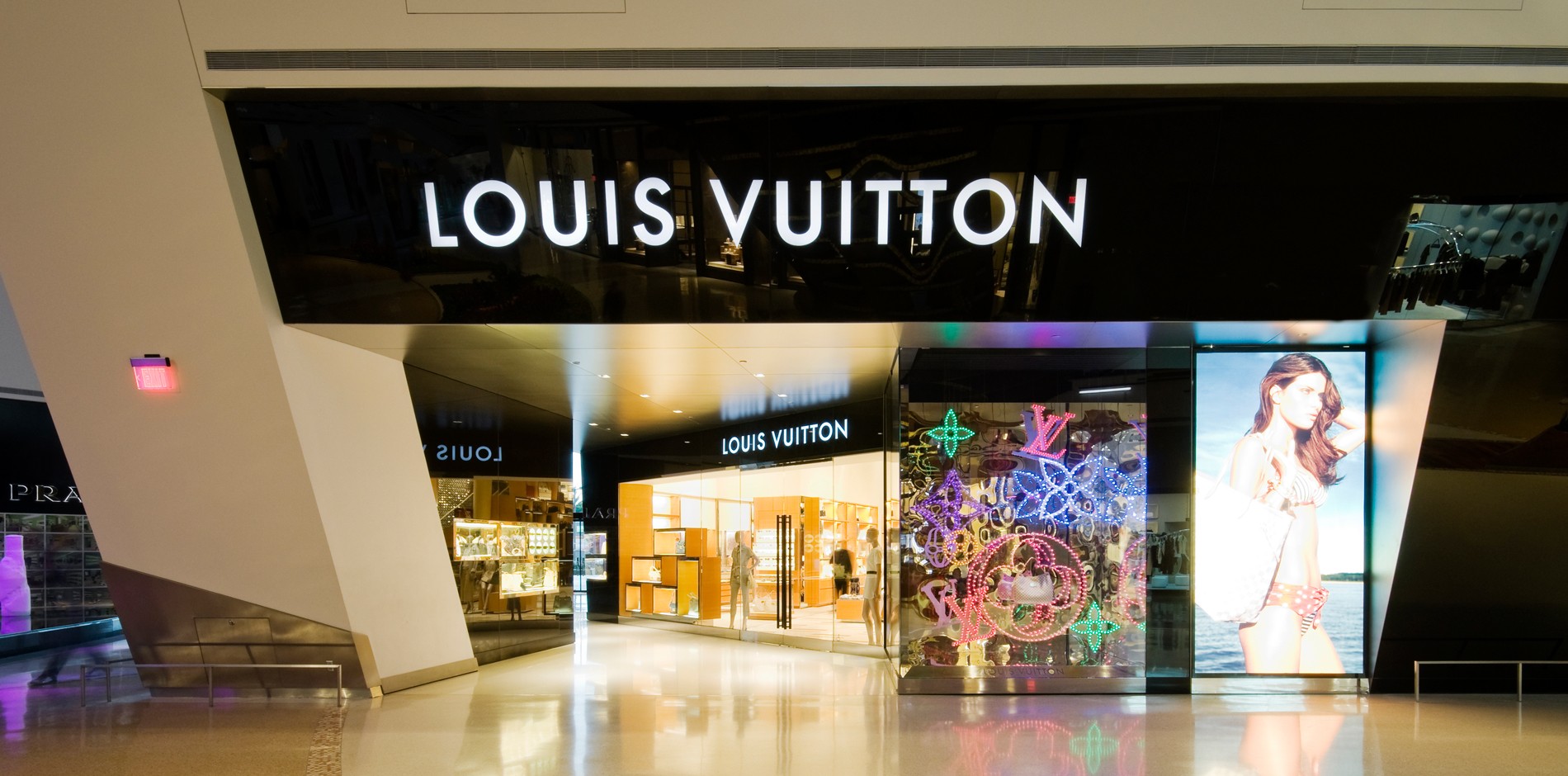 Louis Vuitton opens new store in Las Vegas - MANINTOWN