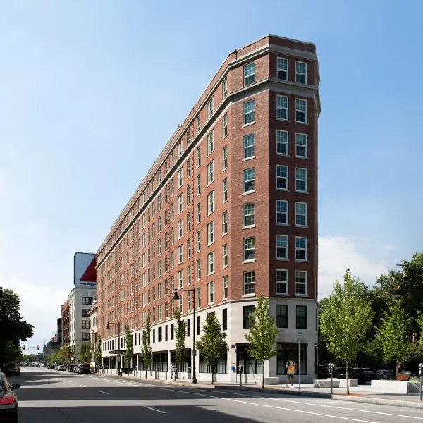 Street view of multistory Boston University 610 Beacon Street Dorms