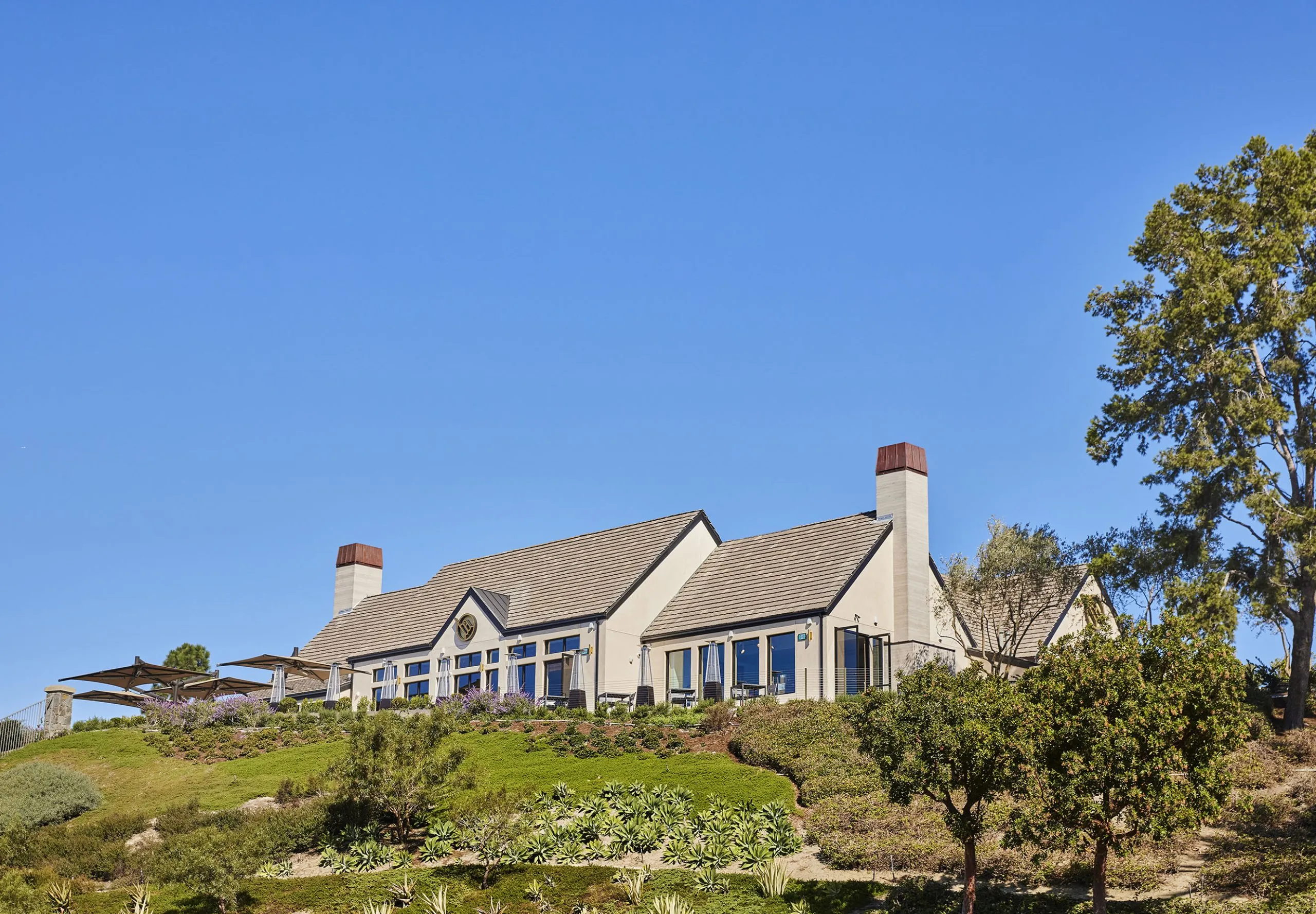 exterior view of Bottega Angelina building on a hill