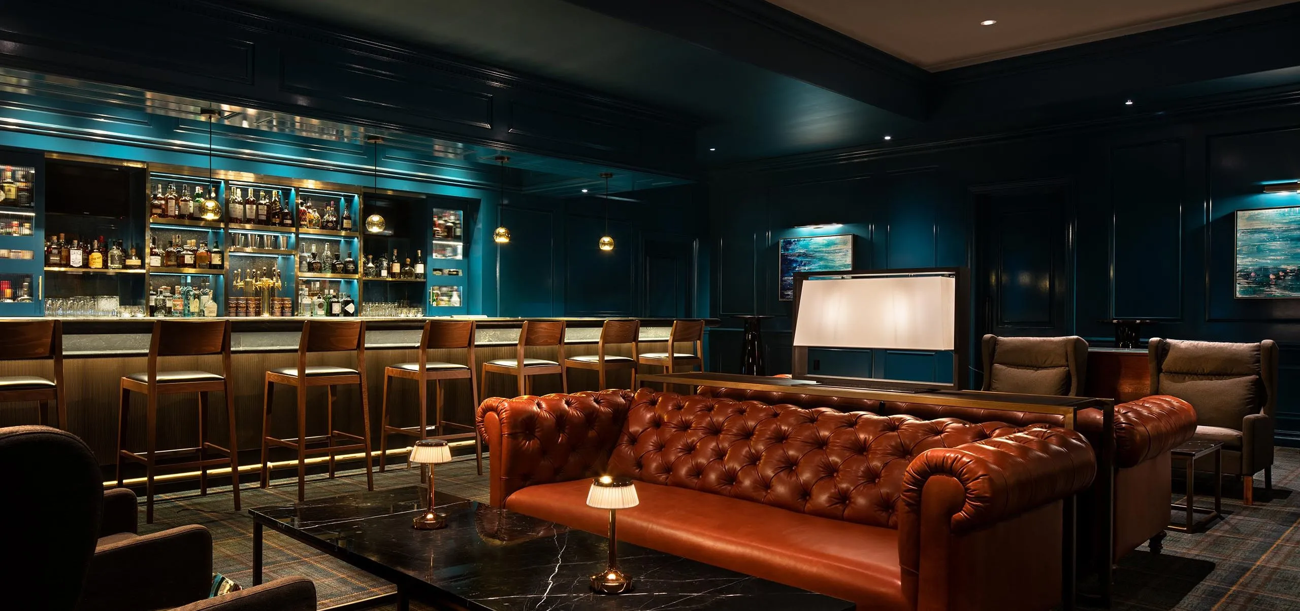 Interior view of the bar and lounge at the Four Seasons Hotel Westlake Village