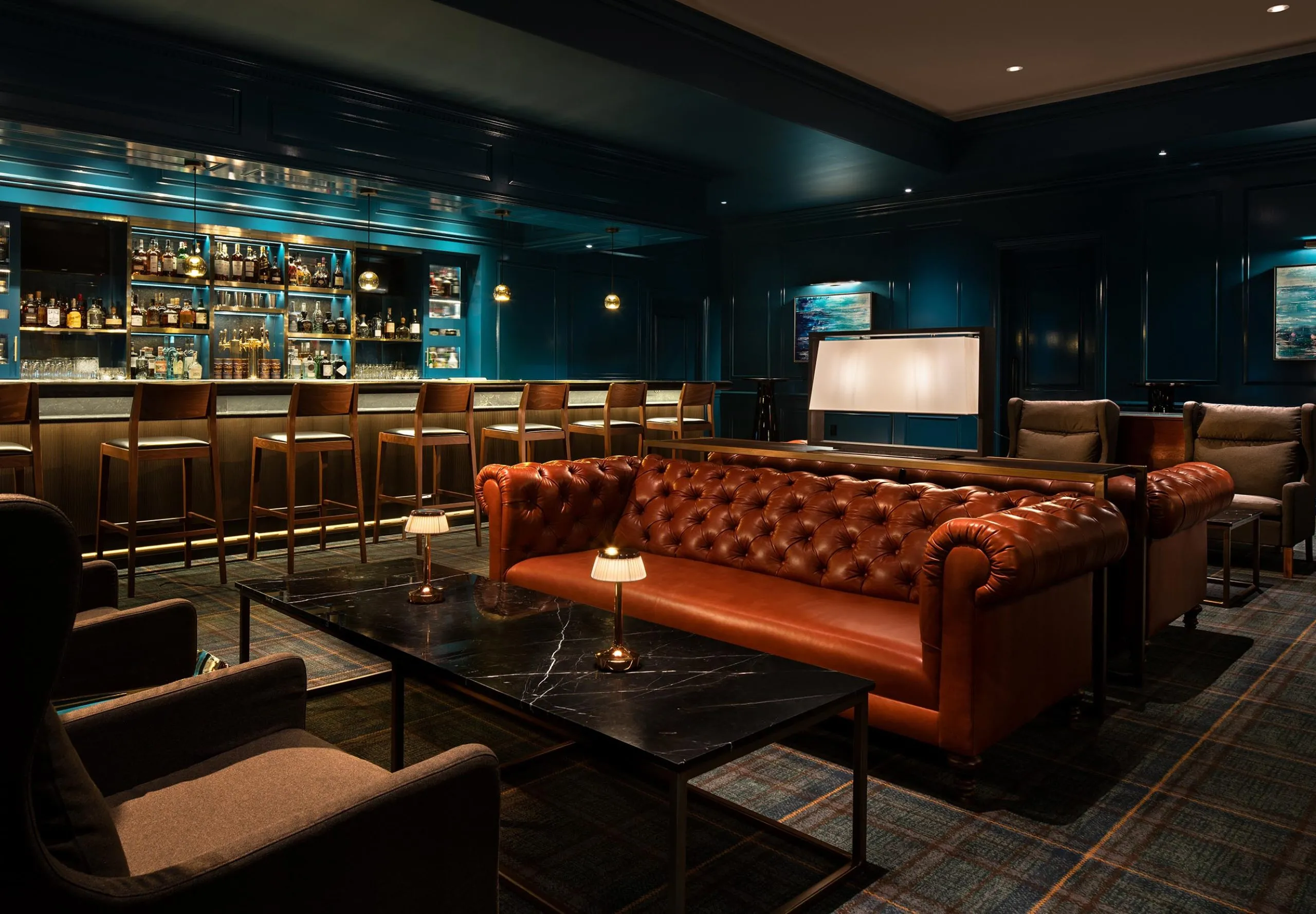 Interior view of the bar and lounge at the Four Seasons Hotel Westlake Village