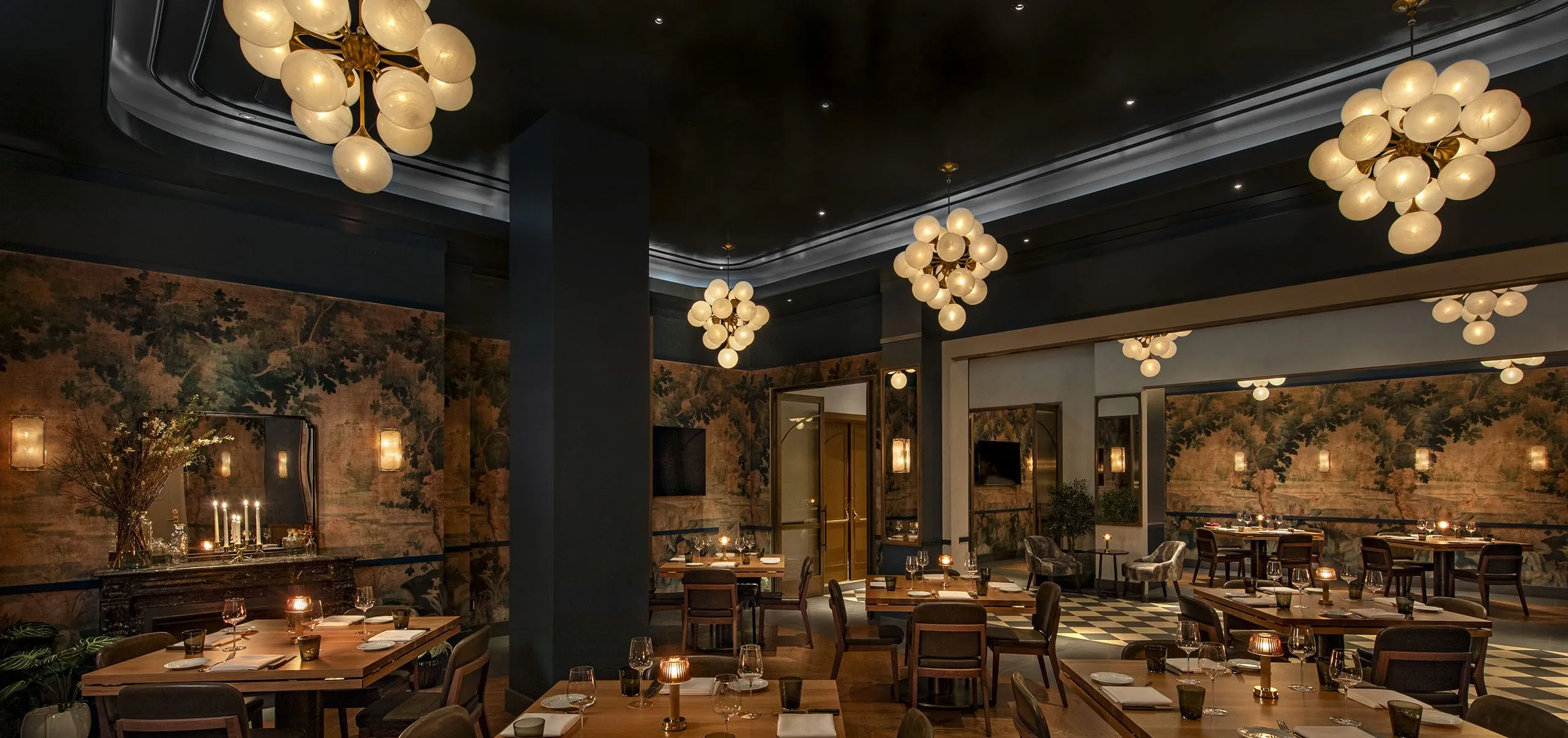 Interior view of the dining room at JW Marriott Essex House