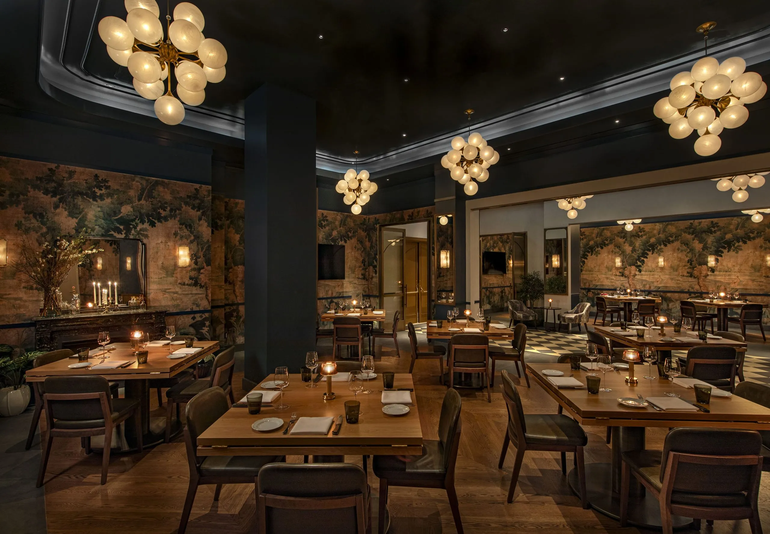 Interior view of the dining room at JW Marriott Essex House