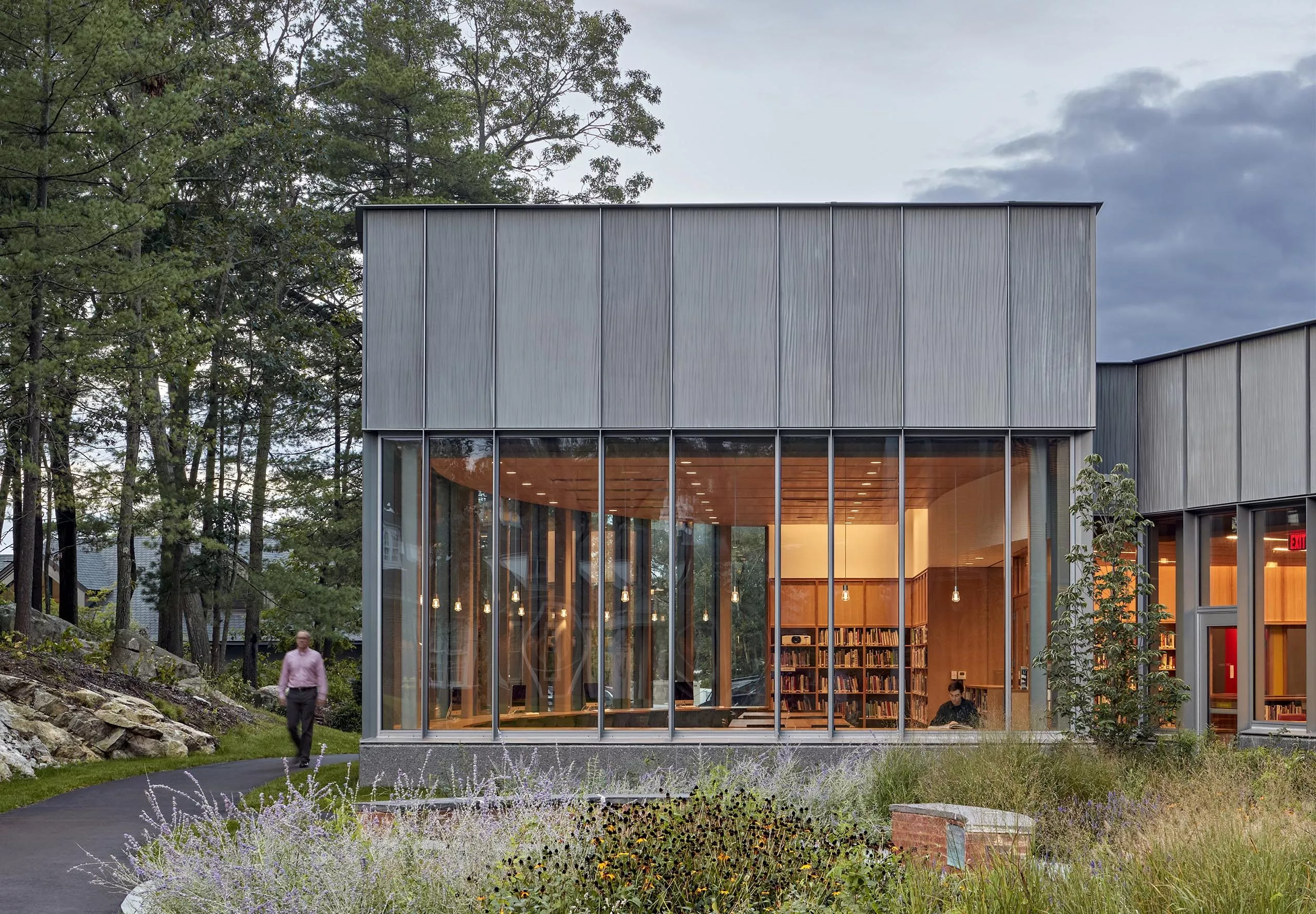 exterior view of Putnam Library