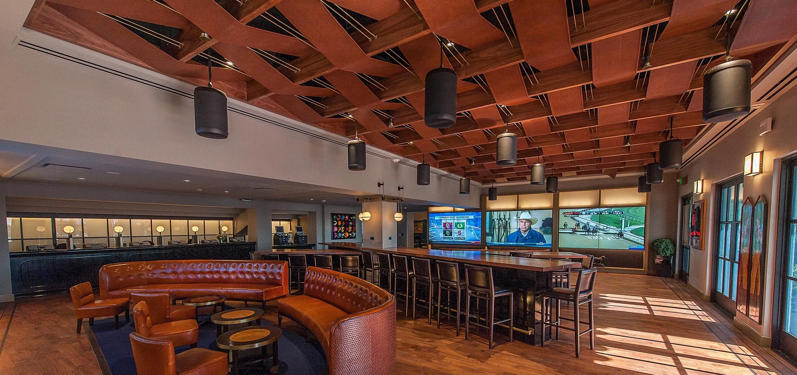 Indoor Lounge and bar at Santa Anita Park