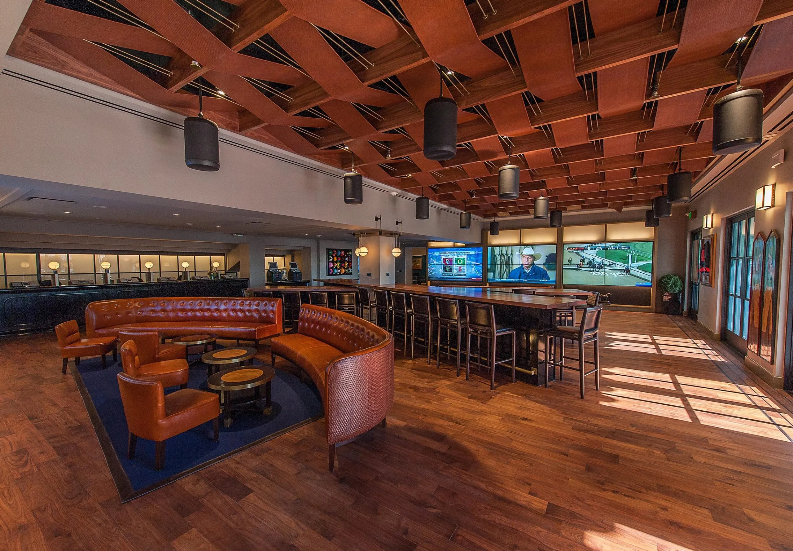 Indoor Lounge and bar at Santa Anita Park