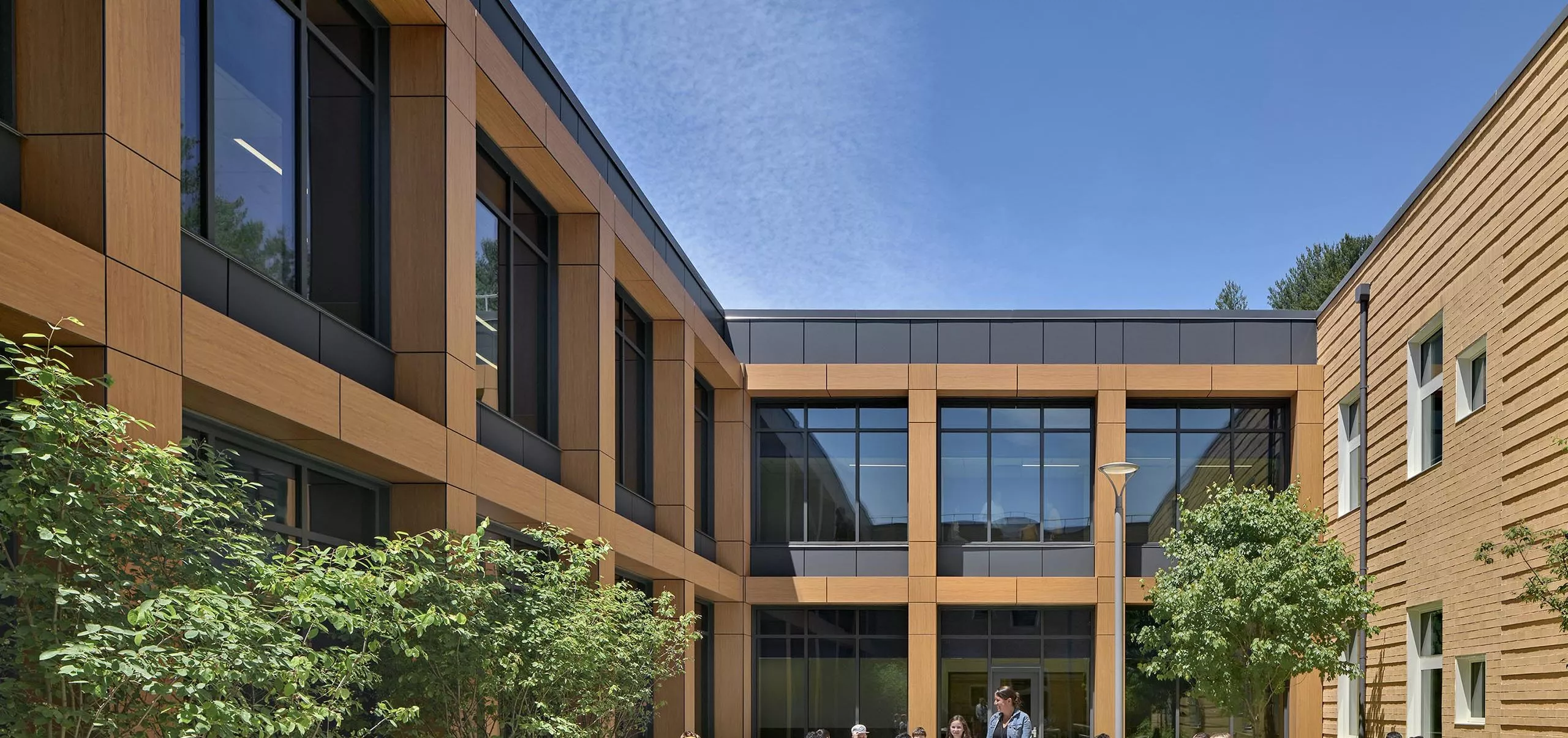 Outdoor seating in courtyard at David Mindess Elementarry School